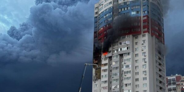 Зеленський про нові удари: Нарощуємо дистанцію