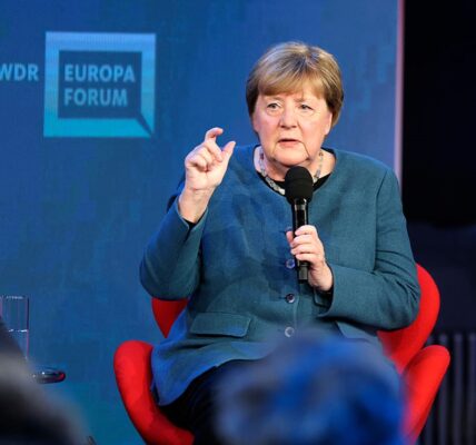 Меркель оцінила шанси завершення війни в Україні