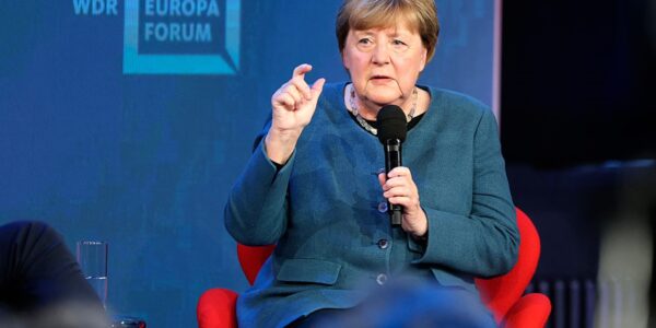 Меркель оцінила шанси завершення війни в Україні