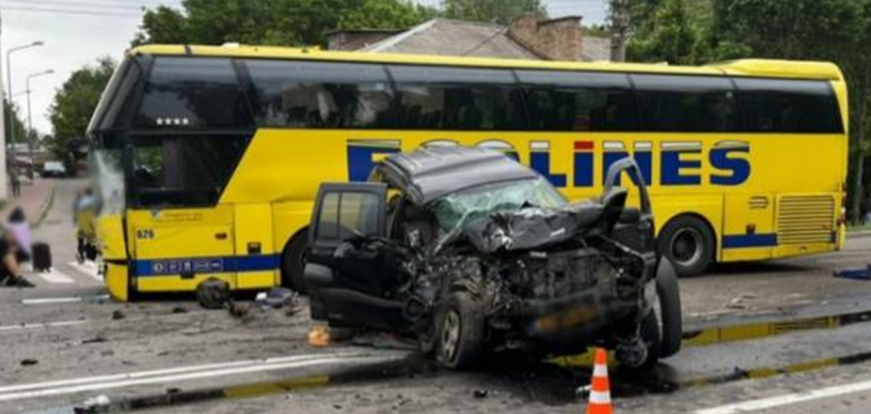 У Борисполі позашляховик зіткнувся з автобусом, є загиблий