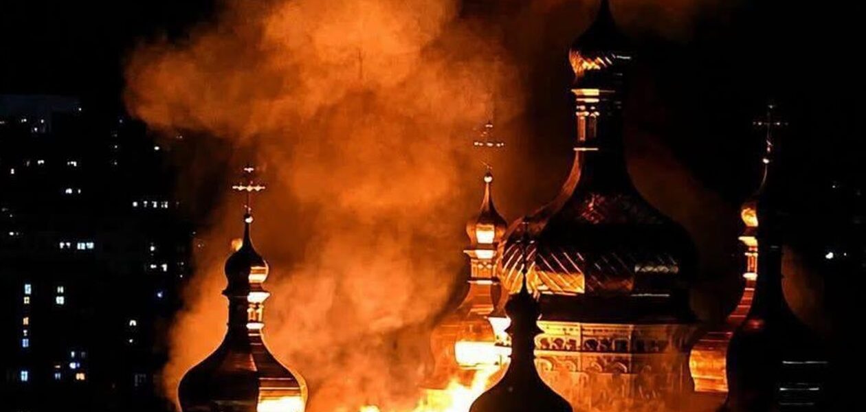У Києві палають багатоповерхівки і собор в Лаврі