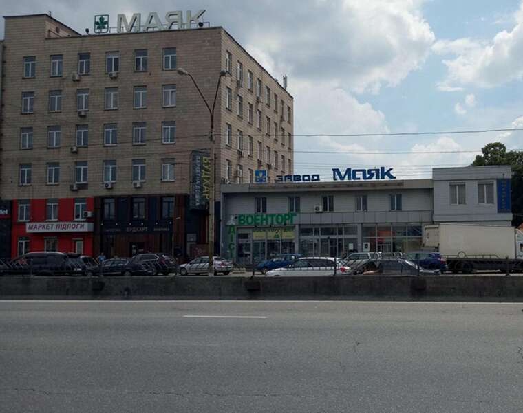 Рейдерський блекаут: в Києві директор заводу «Маяк» відключив електроенергію сотням споживачів