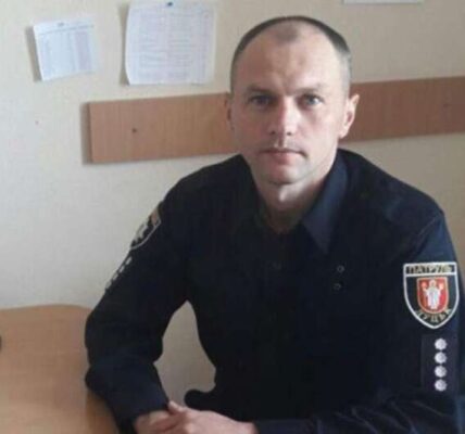 06.08.2026
Начальника отдела луцкой патрульной полиции Оксенюка осудили за взятку в 1000 долларов, но он избежал тюрьмы
Луцкий городской районный суд признал виновным начальника отдела розыска и обработки материалов ДТП управления патрульной полиции Волыни Вадима Оксенюка в получении взятки, служебном подлоге и несанкционированном изменении информации в базах данных.