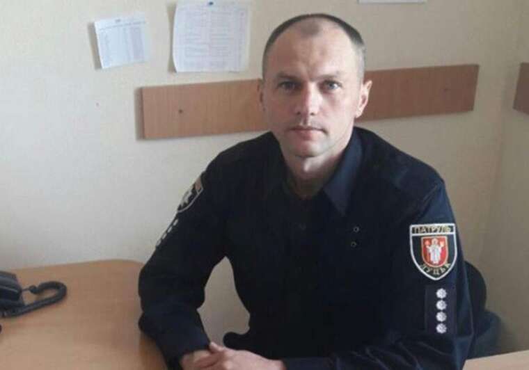 06.08.2026


		Начальника отдела луцкой патрульной полиции Оксенюка осудили за взятку в 1000 долларов, но он избежал тюрьмы
		Луцкий городской районный суд признал виновным начальника отдела розыска и обработки материалов ДТП управления патрульной полиции Волыни Вадима Оксенюка в получении взятки, служебном подлоге и несанкционированном изменении информации в базах данных.