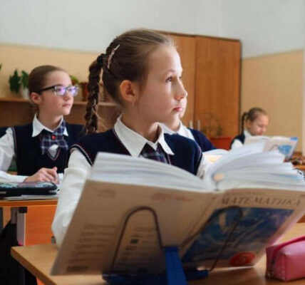 В окупованій «ЛНР» не визначилися з форматом навчання в школах з 1 вересня