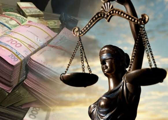 «Покажіть докази»: суд скасував моделі OnlyFans податки на понад 2,5 мільйона гривень