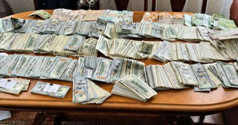 Мільйонні статки та 300 тисяч доларів готівки: голову ВЛК судитимуть за хабарі та допомогу ухилянтам