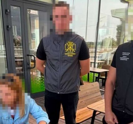 Пів мільйона гривень за "вирішення питань": у Чорноморському порту викрили посадовця-вимагача