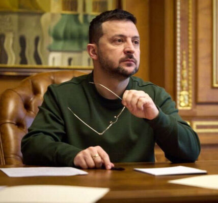 Зеленський оновив склад РНБО: до Ради увійшли Сибіга та Хмара
