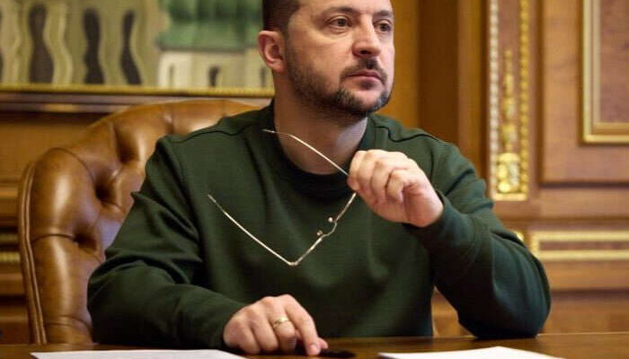 Зеленський оновив склад РНБО: до Ради увійшли Сибіга та Хмара