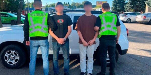 У Києві чоловік з сином через ревнощі спалив авто нового обранця колишньої