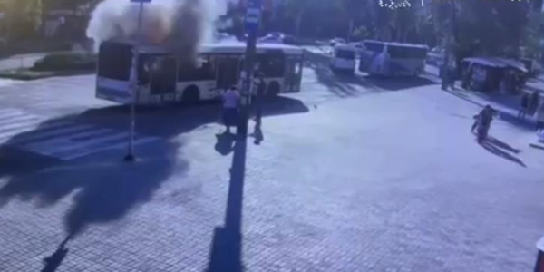 У Запоріжжі FPV-дрон атакував автобус: є поранені