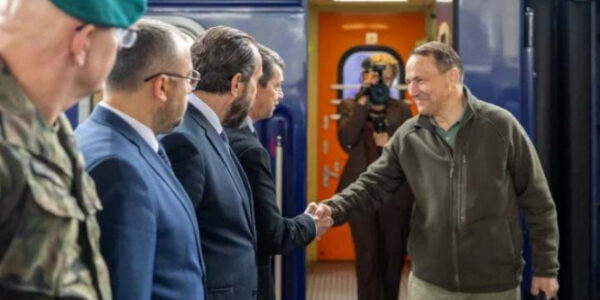 Глава МЗС Польщі Сікорський прибув до Києва