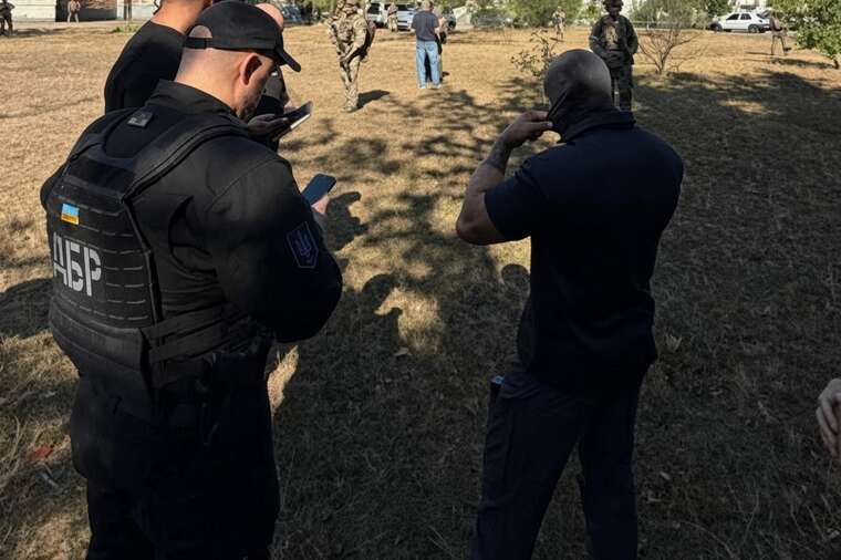 Перші кадри з місця перестрілки у Києві: ДБР розслідує збройний конфлікт між СБУ та ГУР