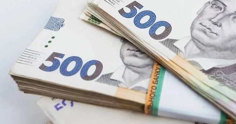 На Закарпатті водія оштрафували на 144 тисячі за сховані в авто цигарки