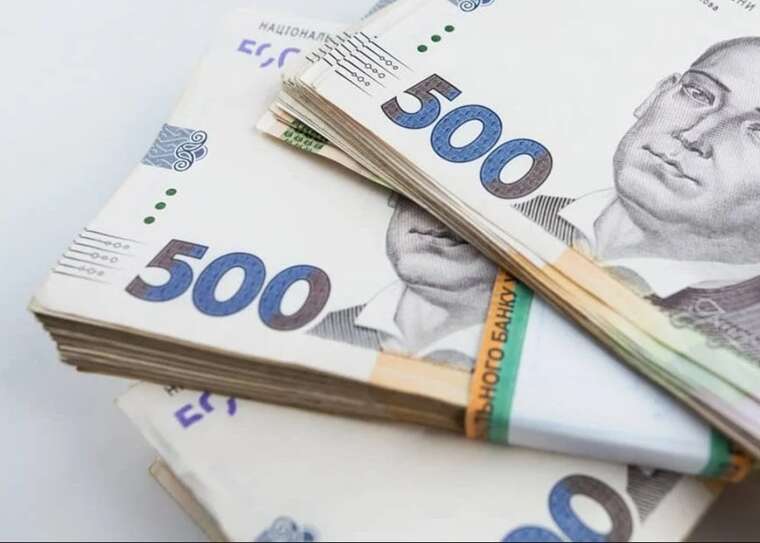 На Закарпатті водія оштрафували на 144 тисячі за сховані в авто цигарки