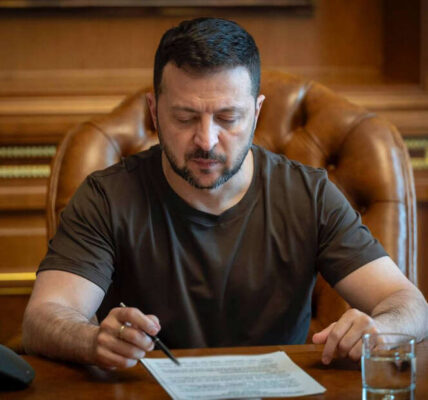 Зеленський подав два законопроєкти про жорстке покарання власників шахрайських кол-центрів і «дропів»