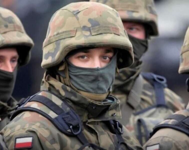Лікарі, айтішники та енергетики: у Польщі розсилають мобілізаційні картки цивільним