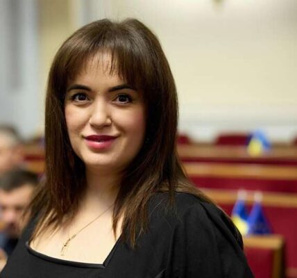 Від мажоритарниці Дарниці до бюджетного крана: як нардепка Забуранна опинилася в орбіті інтересів Микитася і Столара