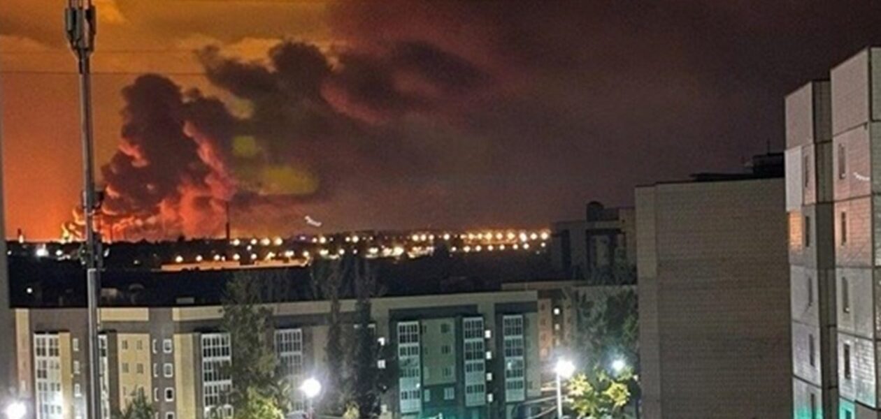 Зеленський: У РФ уражено НПЗ і військовий аеродром
