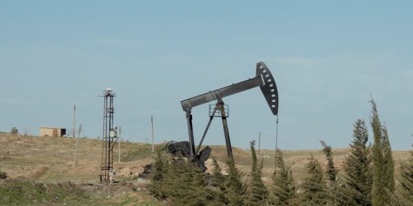 Ціни на нафту впали на тлі сигналів Ірану про переговори зі США
