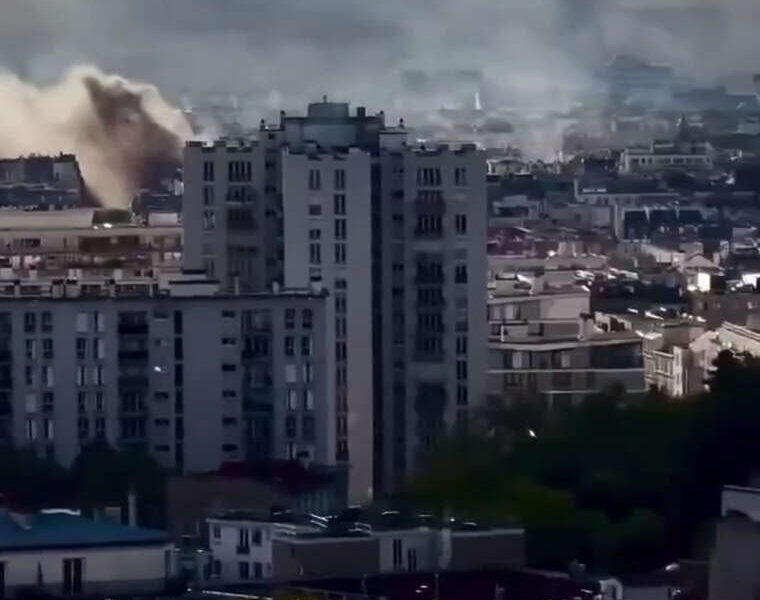Париж після протестів: над містом здіймаються дим і вогонь