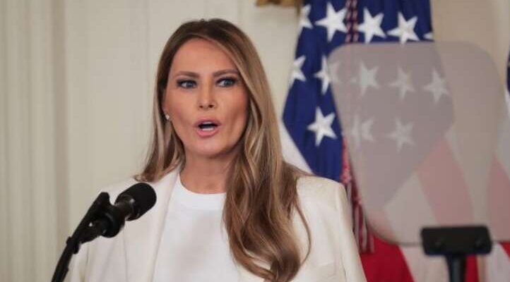Меланія Трамп відправить журналістів Newsmax до окупованих Олешок на Херсонщині