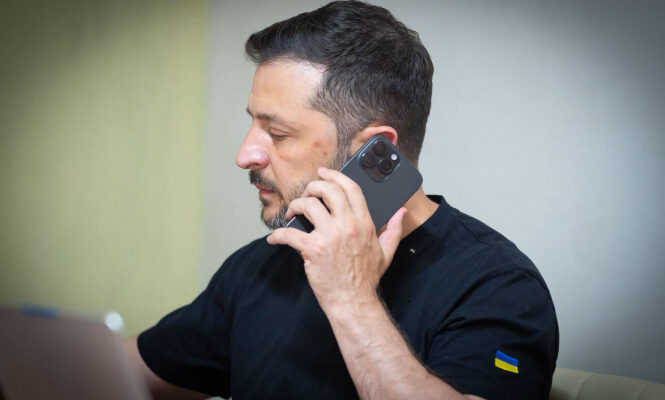 Папа Римський обговорив із Зеленським ситуацію в Олешках